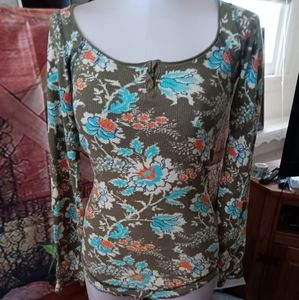 Beautiful and easy this shirt just perfect